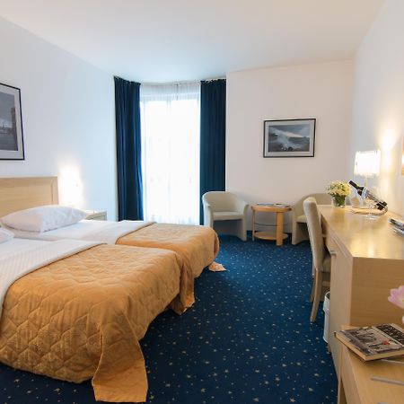 Hotel Blue Star Budva Bagian luar foto