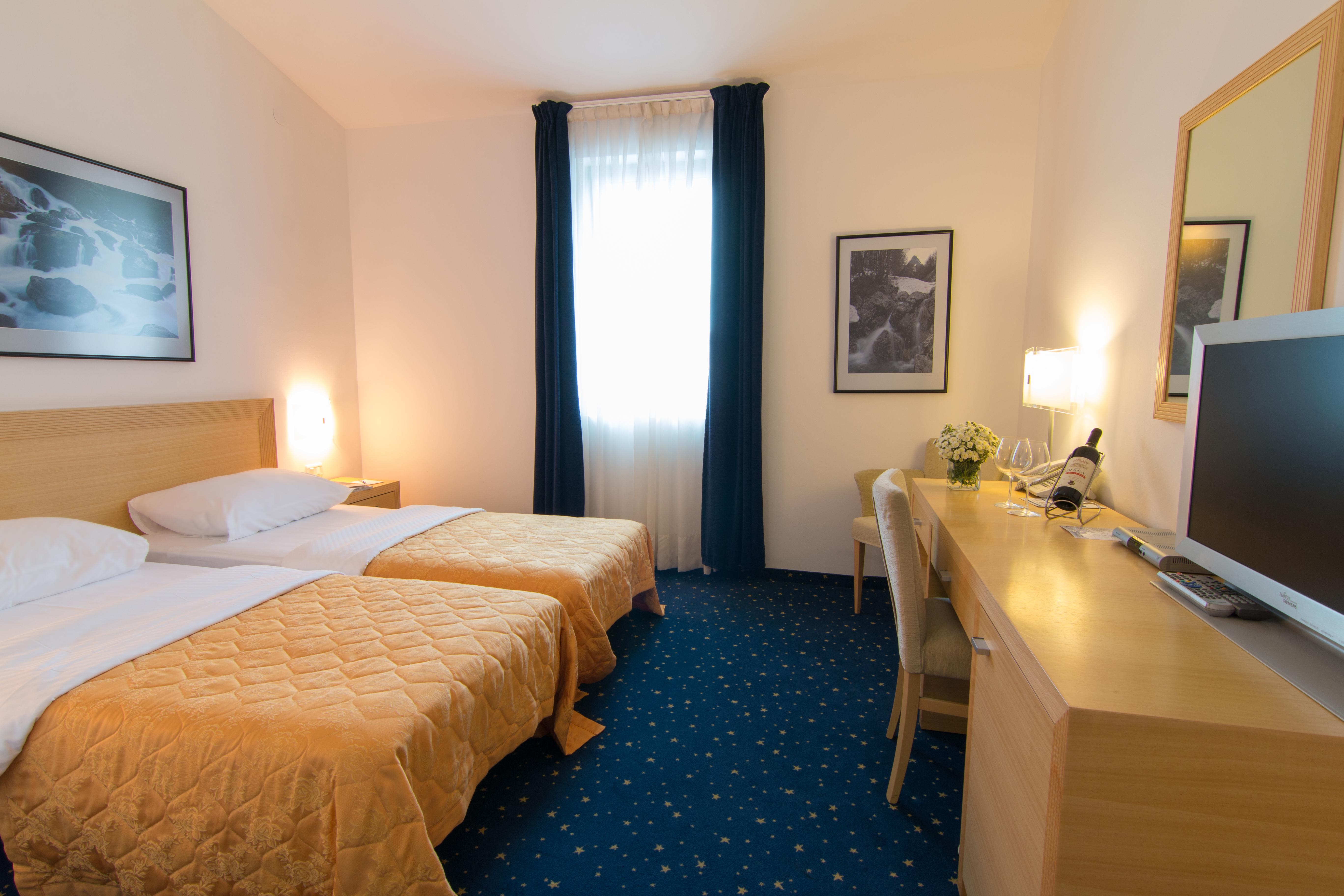 Hotel Blue Star Budva Bagian luar foto