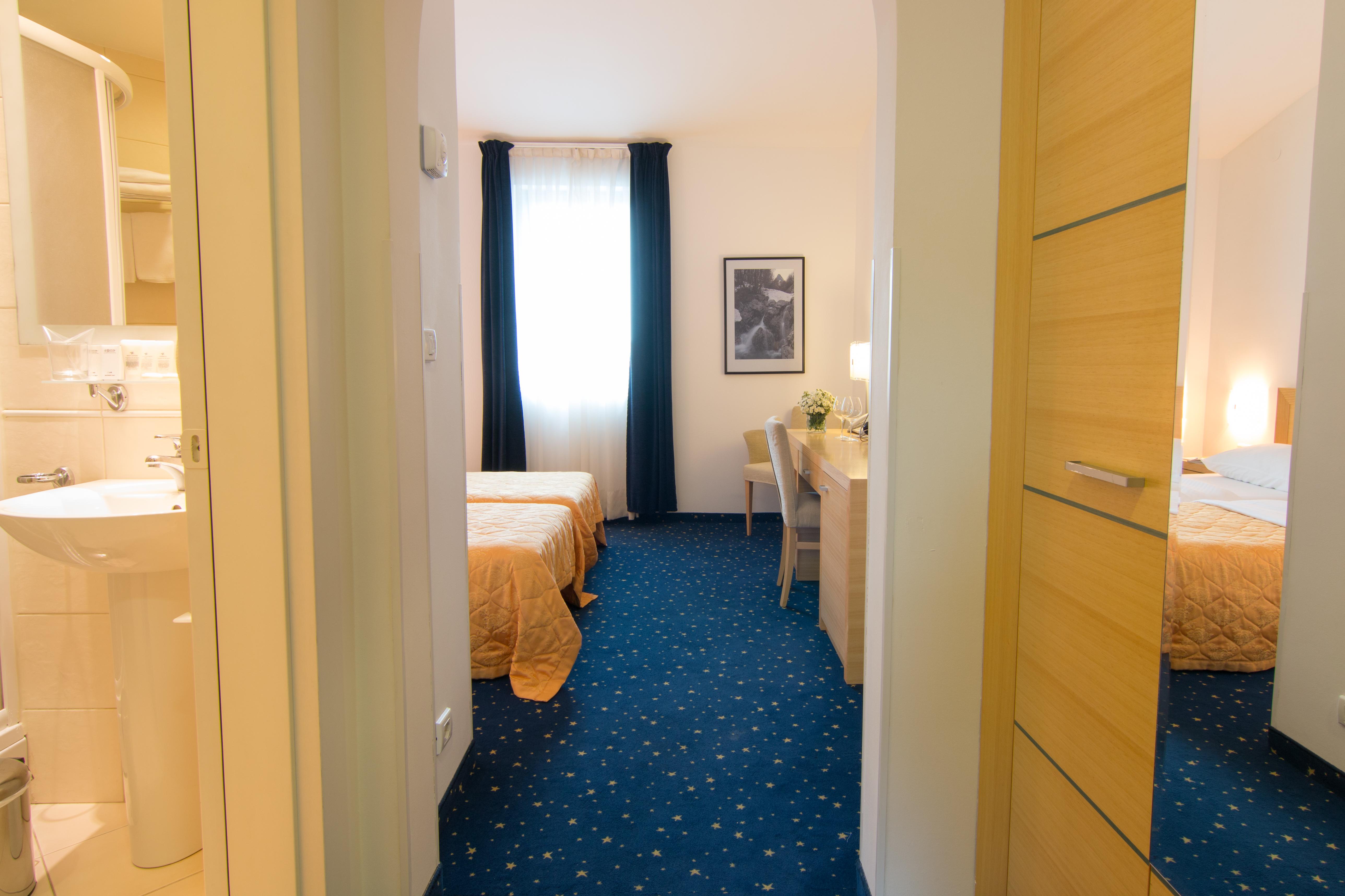 Hotel Blue Star Budva Bagian luar foto