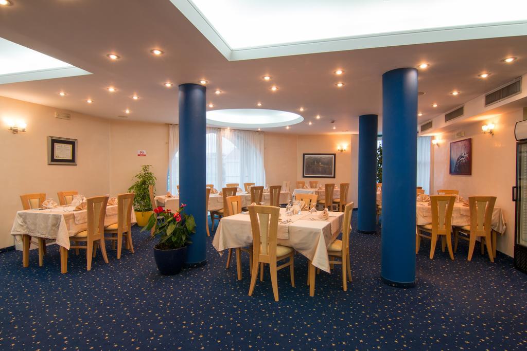 Hotel Blue Star Budva Bagian luar foto